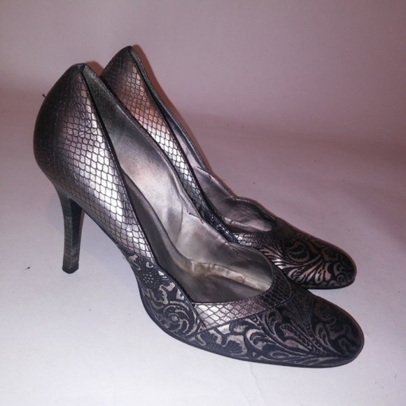 Carlos Pumps - Picture 2 of 8